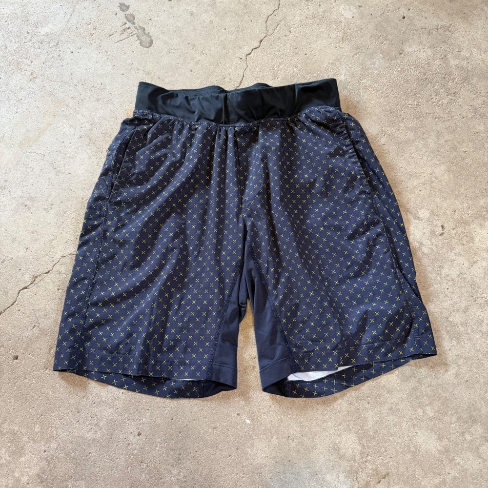 Lululemon T.H.E Shorts Men Medium Navy Black Neon Yellow Cross Pattern 9"